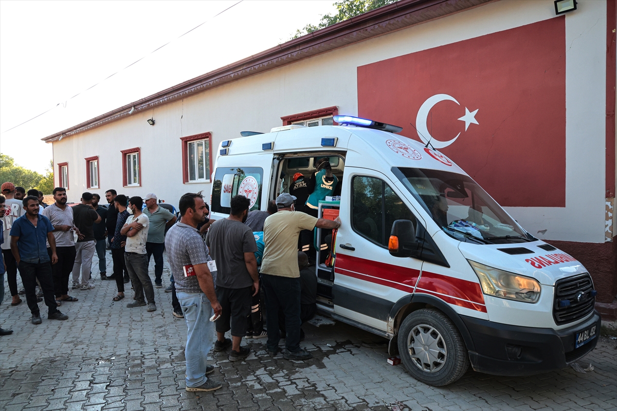 Malatya'da yerleşim alanına sıçrayan yangın söndürüldü