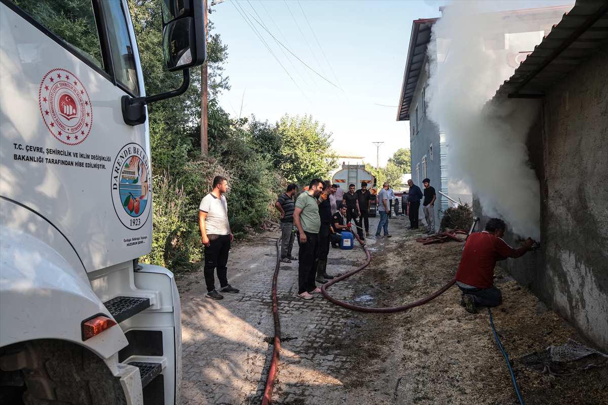 Malatya'da yerleşim alanına sıçrayan yangın söndürüldü