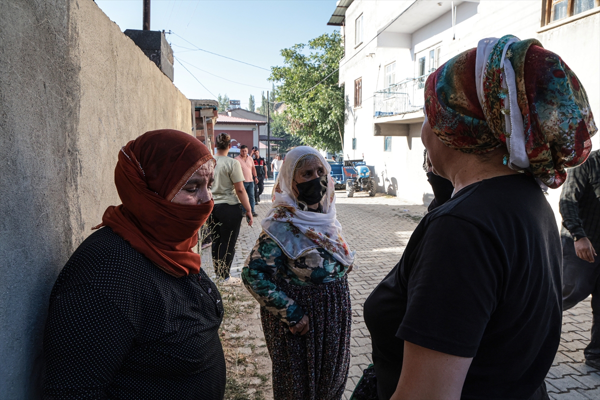 Malatya'da yerleşim alanına sıçrayan yangın söndürüldü