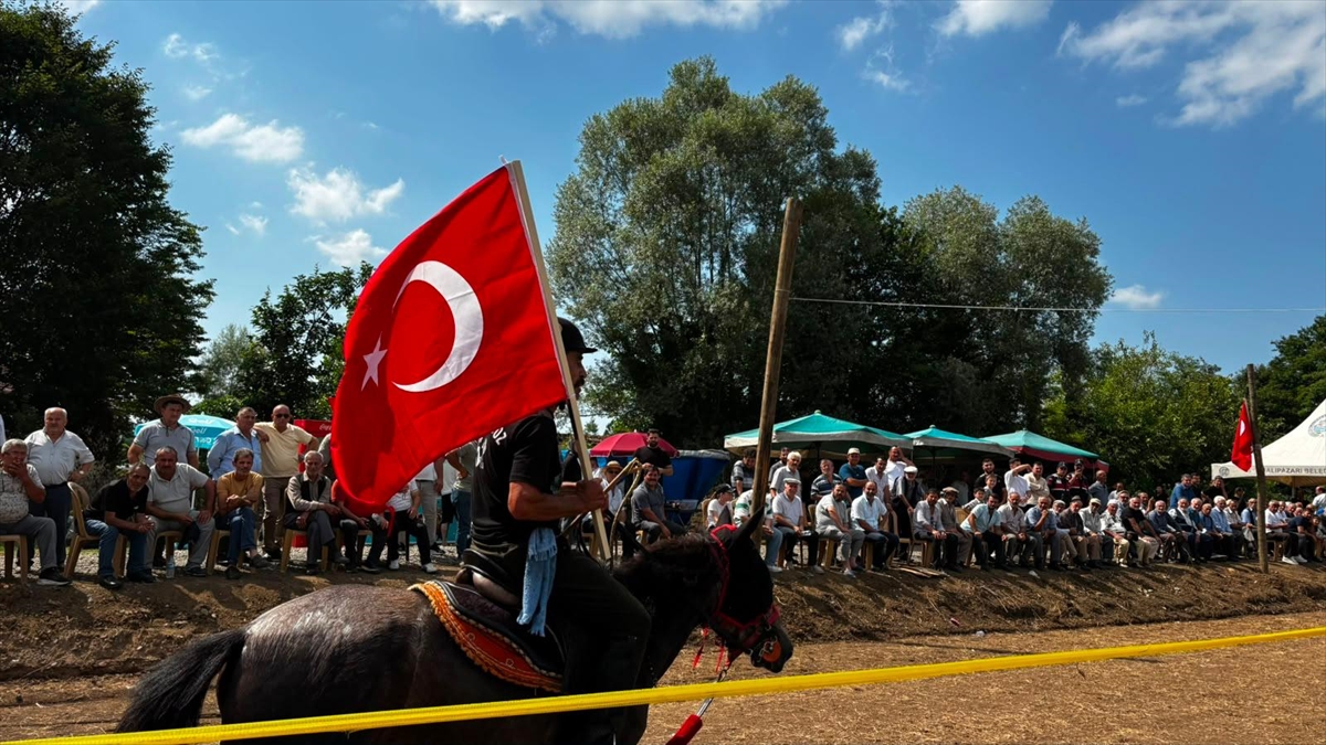Samsun'da Geleneksel Rahvan At Yarışları coşkuyla yapıldı
