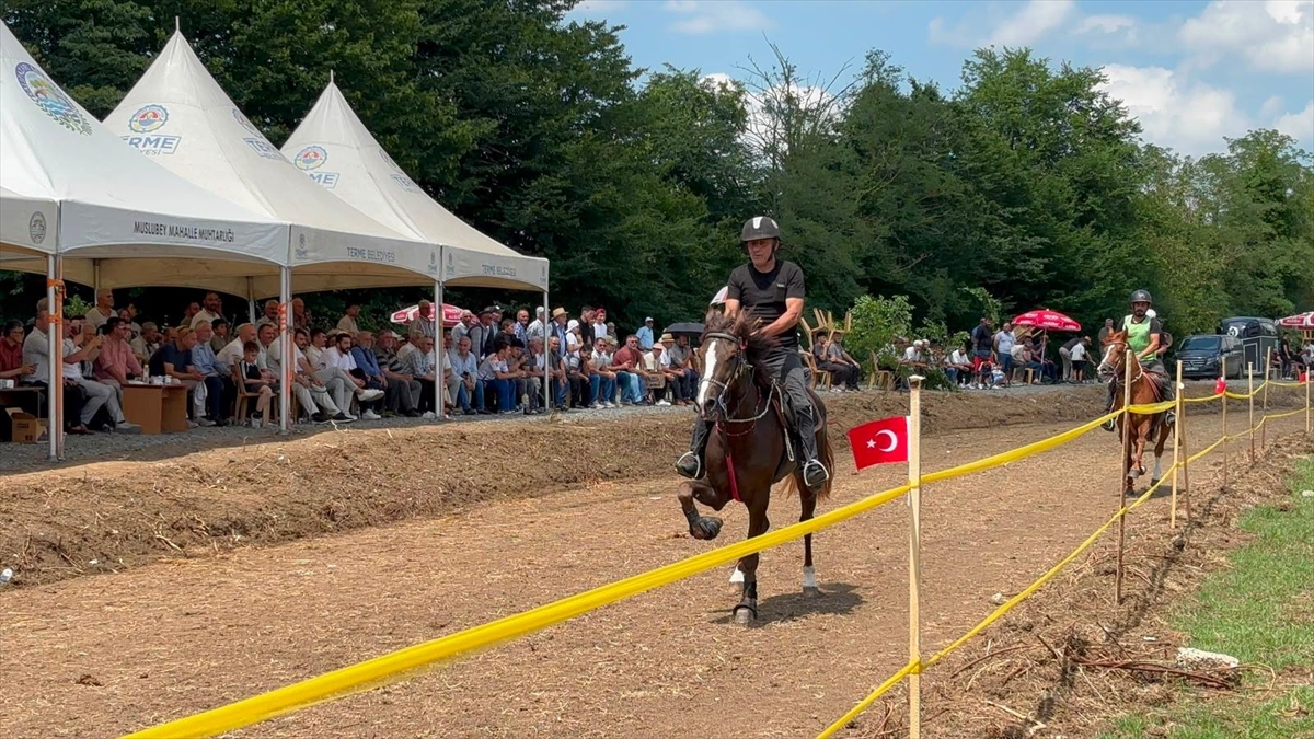 Samsun'da Geleneksel Rahvan At Yarışları coşkuyla yapıldı