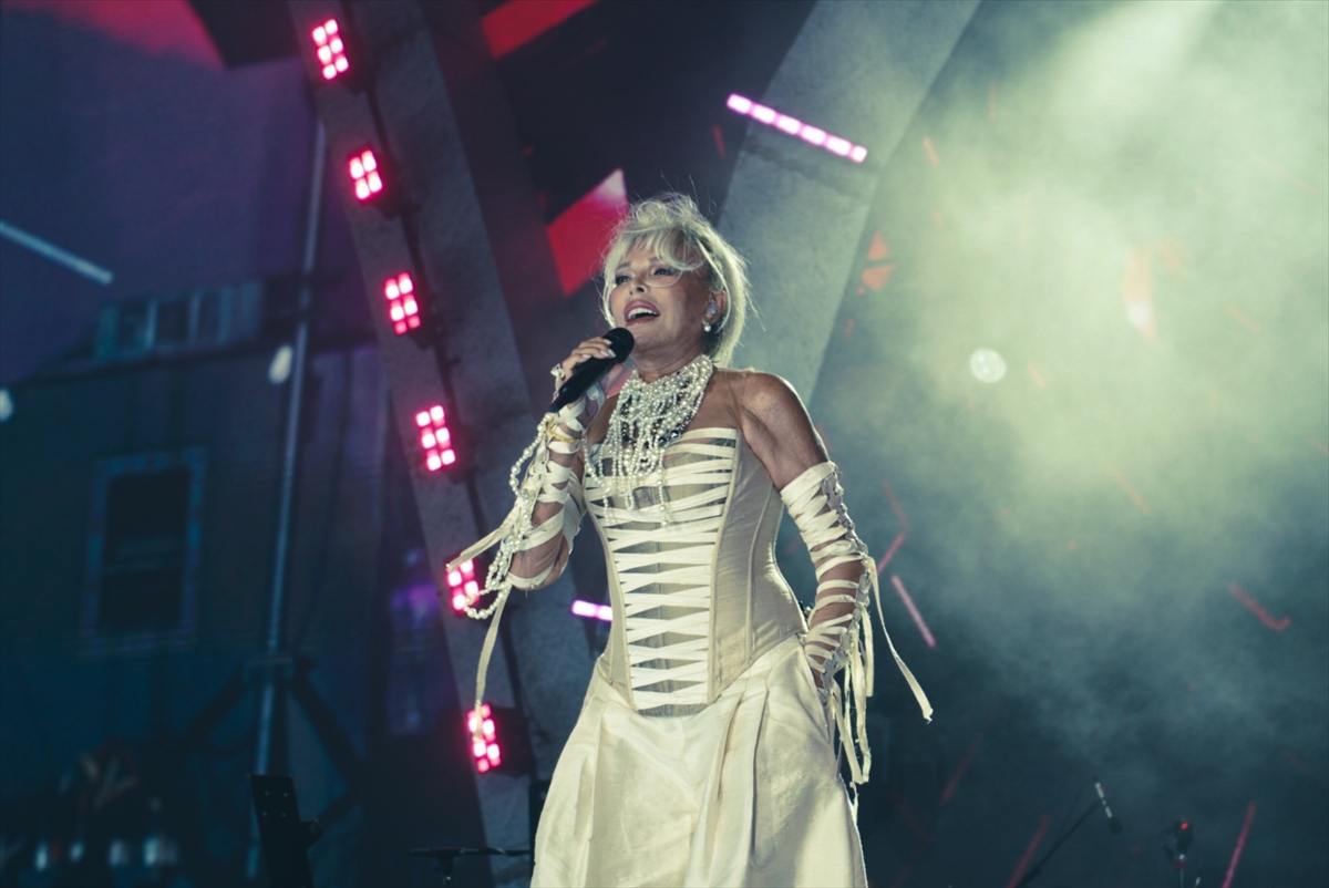 Gökhan Türkmen ve Ajda Pekkan İstanbul Festivali'nde sahne aldı