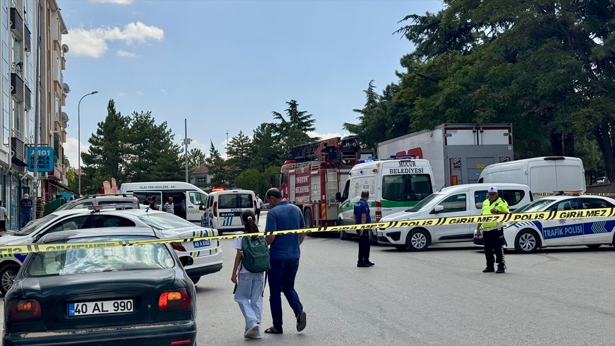 Kırşehir'de kamyon dorsesi altında kalan işçi yaşamını yitirdi