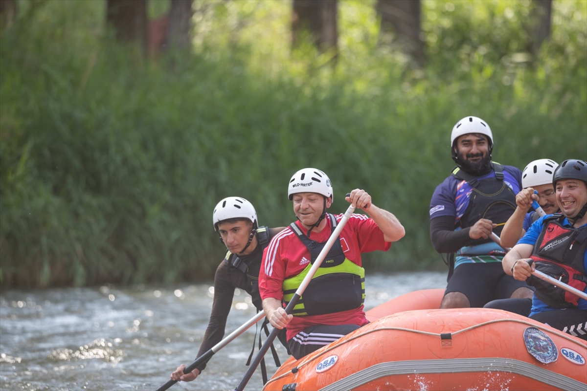 Vali Polat: Kars'ta çöplük alanı rafting kampına dönüştü
