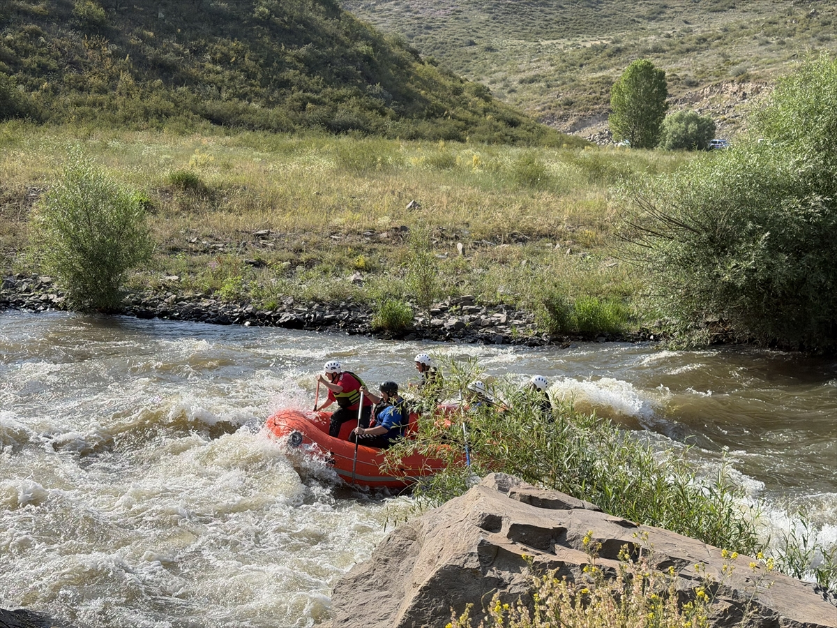 Vali Polat: Kars'ta çöplük alanı rafting kampına dönüştü