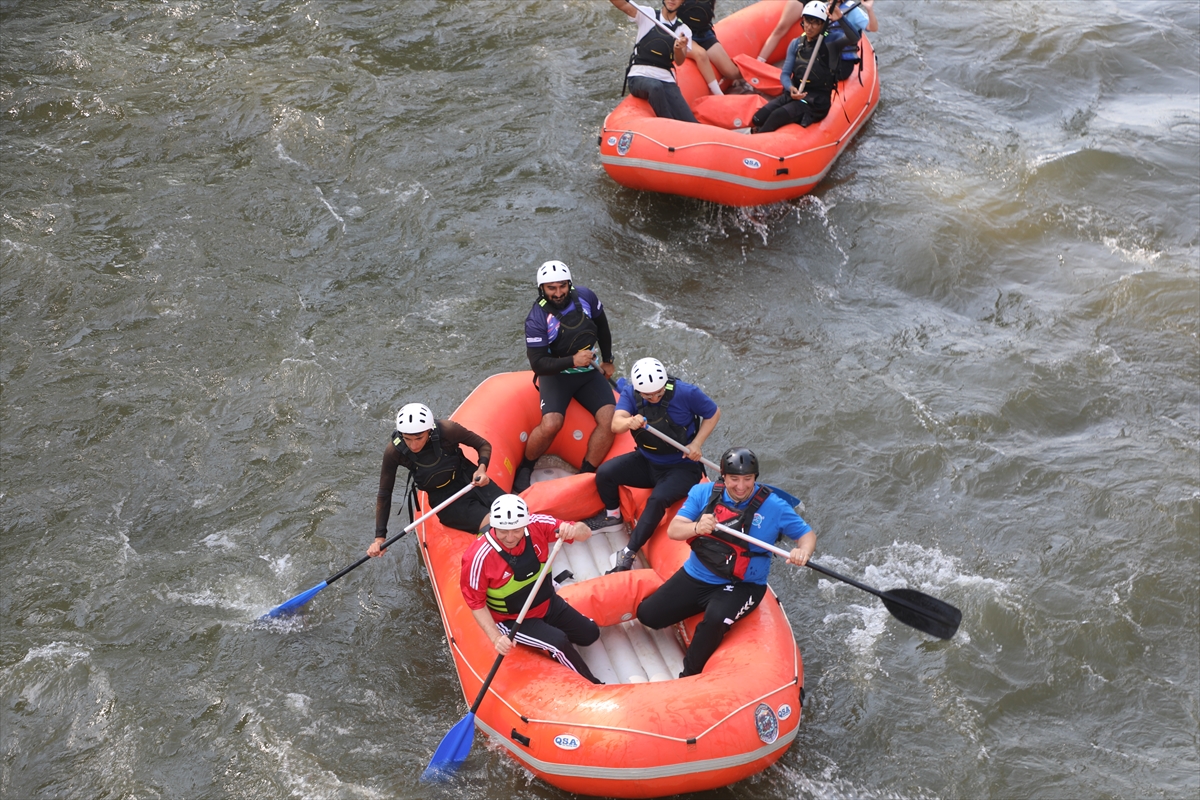 Vali Polat: Kars'ta çöplük alanı rafting kampına dönüştü