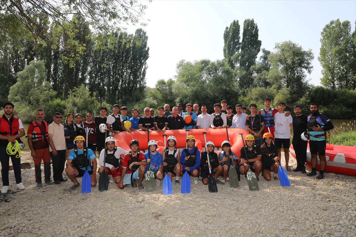 Vali Polat: Kars'ta çöplük alanı rafting kampına dönüştü