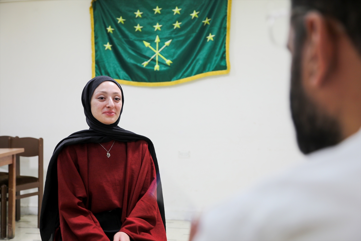 Sürgünlerin izini taşıyan Çerkes kardeşler, 12 yıl sonra geldikleri Şam'da Suriye'nin geleceği için umutlu