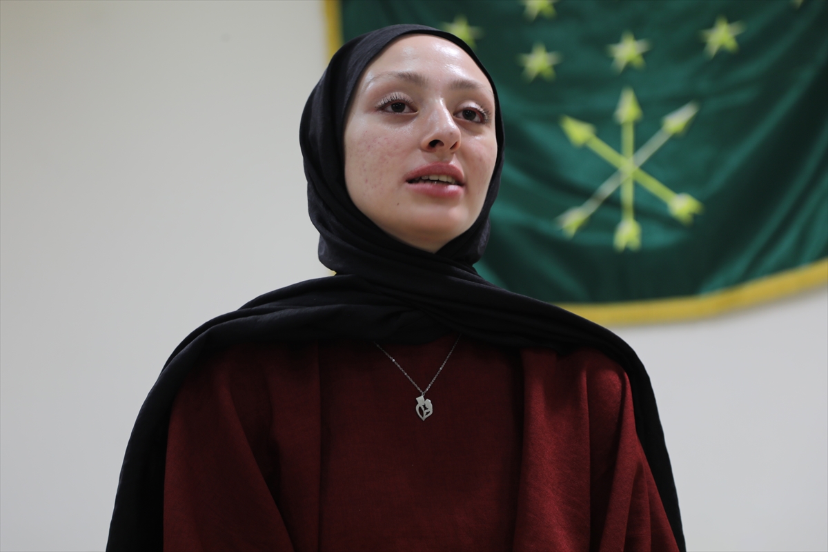 Sürgünlerin izini taşıyan Çerkes kardeşler, 12 yıl sonra geldikleri Şam'da Suriye'nin geleceği için umutlu