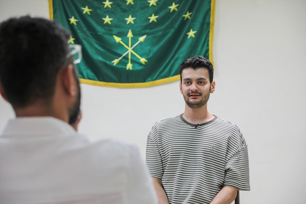 Sürgünlerin izini taşıyan Çerkes kardeşler, 12 yıl sonra geldikleri Şam'da Suriye'nin geleceği için umutlu