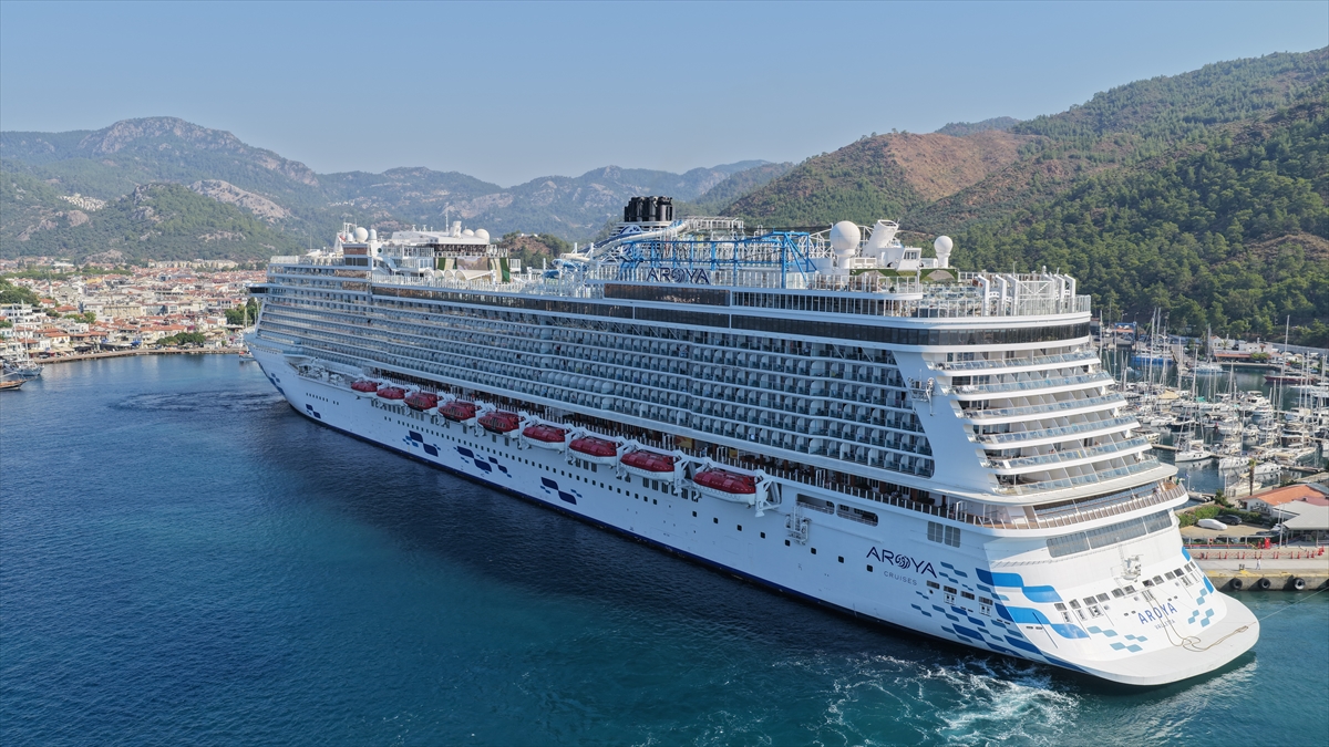 Aroya kruvaziyeri Marmaris'e 3 bin 633 turist getirdi