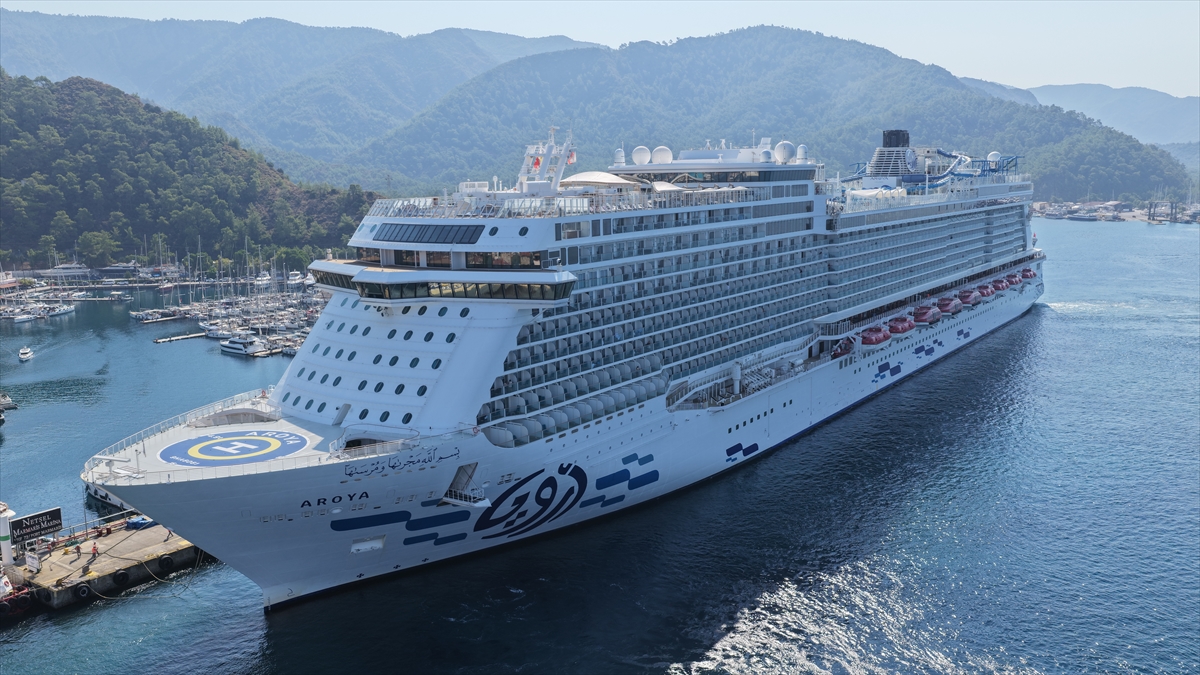 Aroya kruvaziyeri Marmaris'e 3 bin 633 turist getirdi