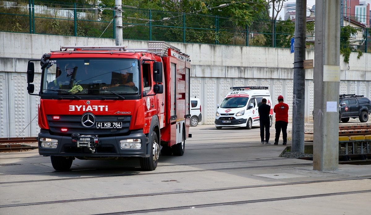 Kocaeli'de 3 ilden ekiplerin katılımıyla hızlı tren kazası tatbikatı yapıldı
