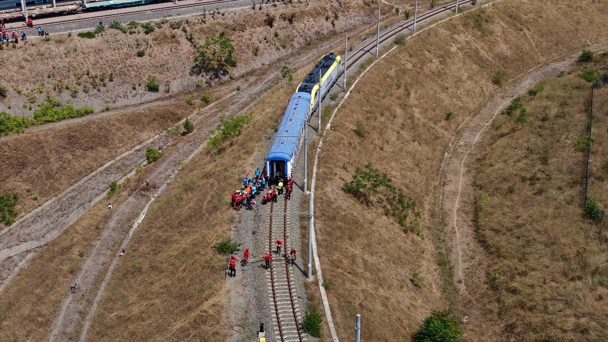 Kocaeli'de 3 ilden ekiplerin katılımıyla hızlı tren kazası tatbikatı yapıldı
