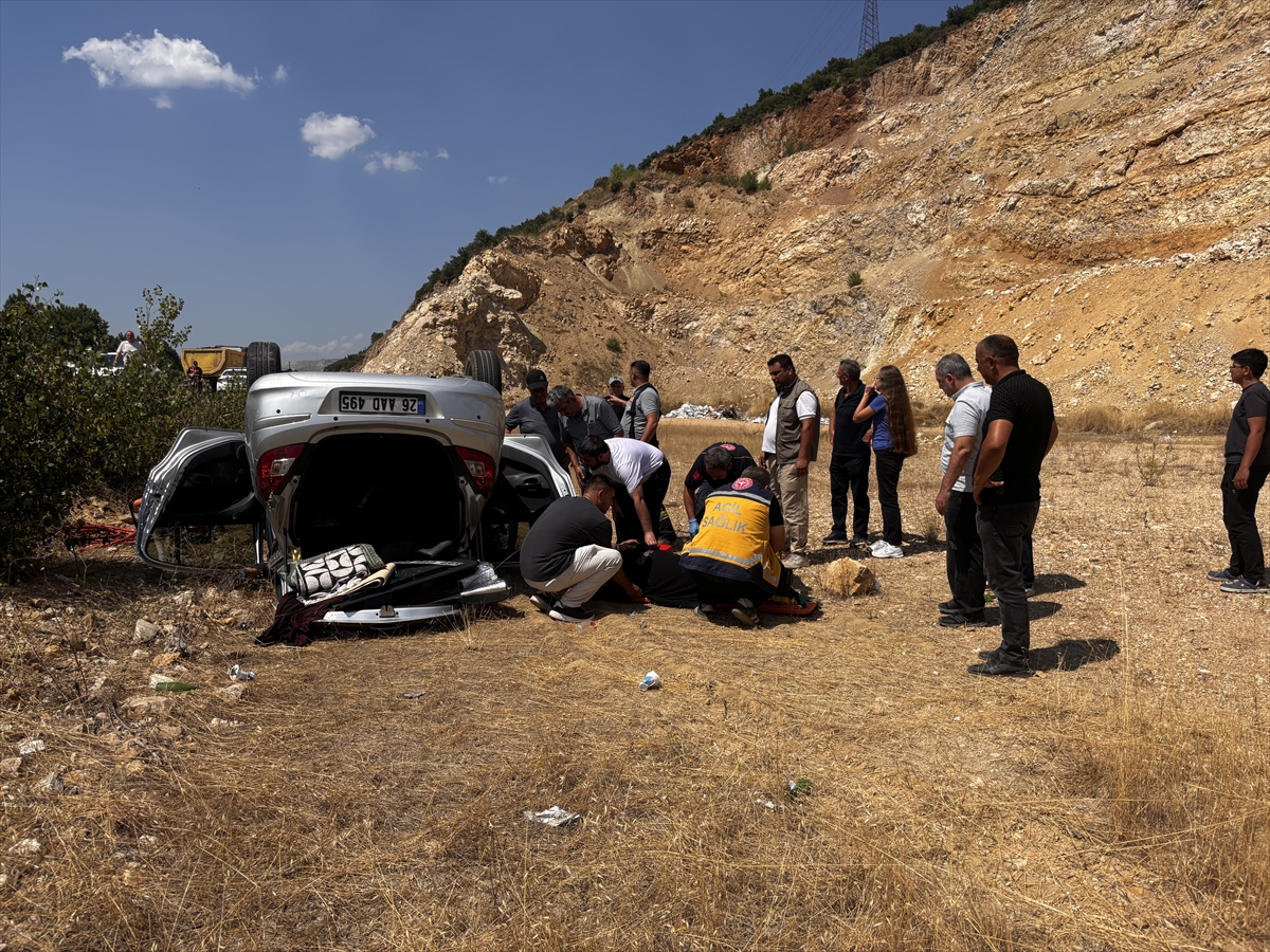 Tavşanlı'da trafik kazası: Otomobil kamyonla çarpıştı, 4 yaralı