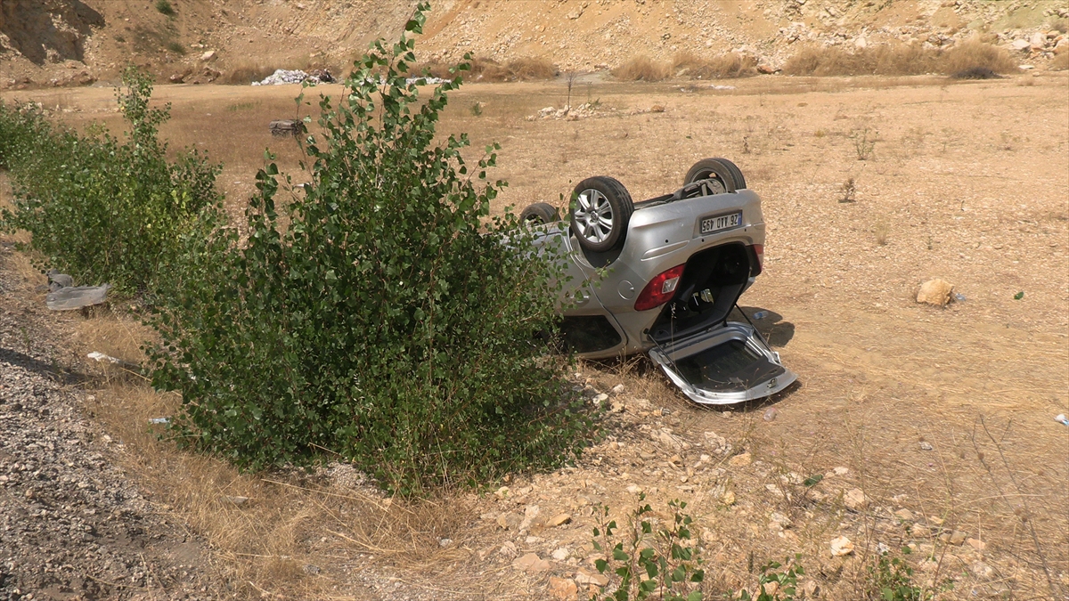 Tavşanlı'da trafik kazası: Otomobil kamyonla çarpıştı, 4 yaralı
