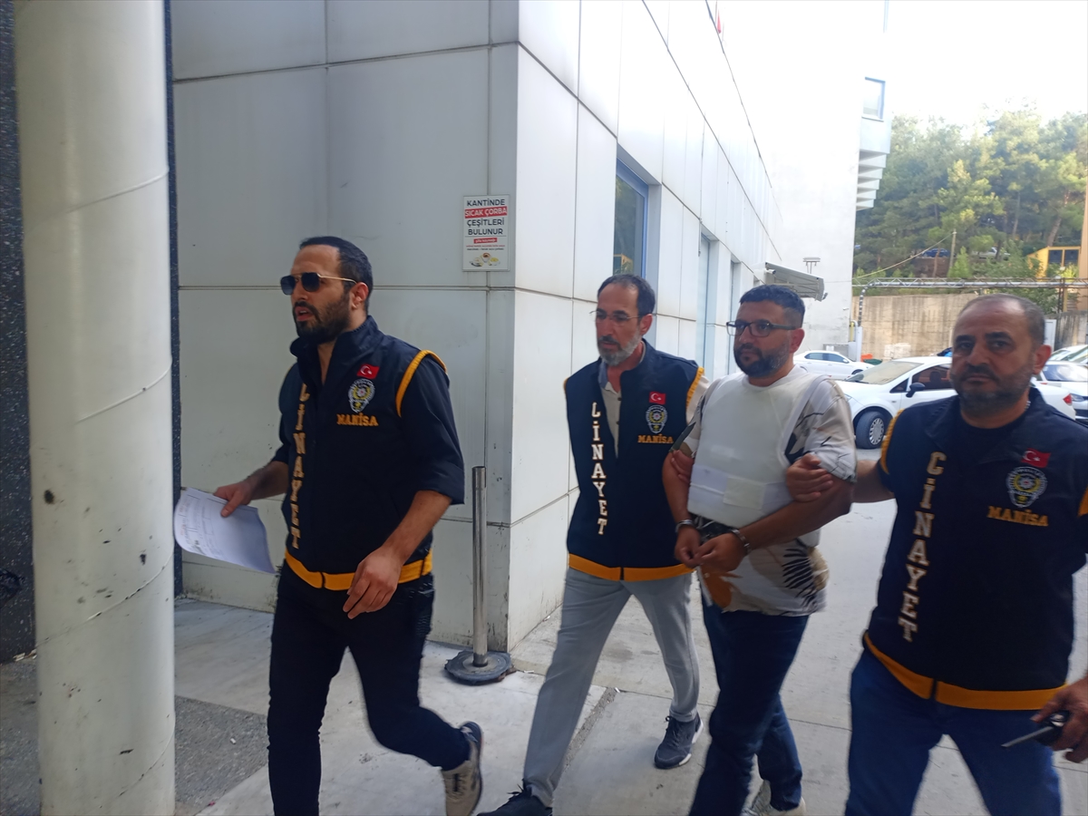 Manisa'da silahlı saldırı: Baba ve oğlu öldü, şüpheli yakalandı