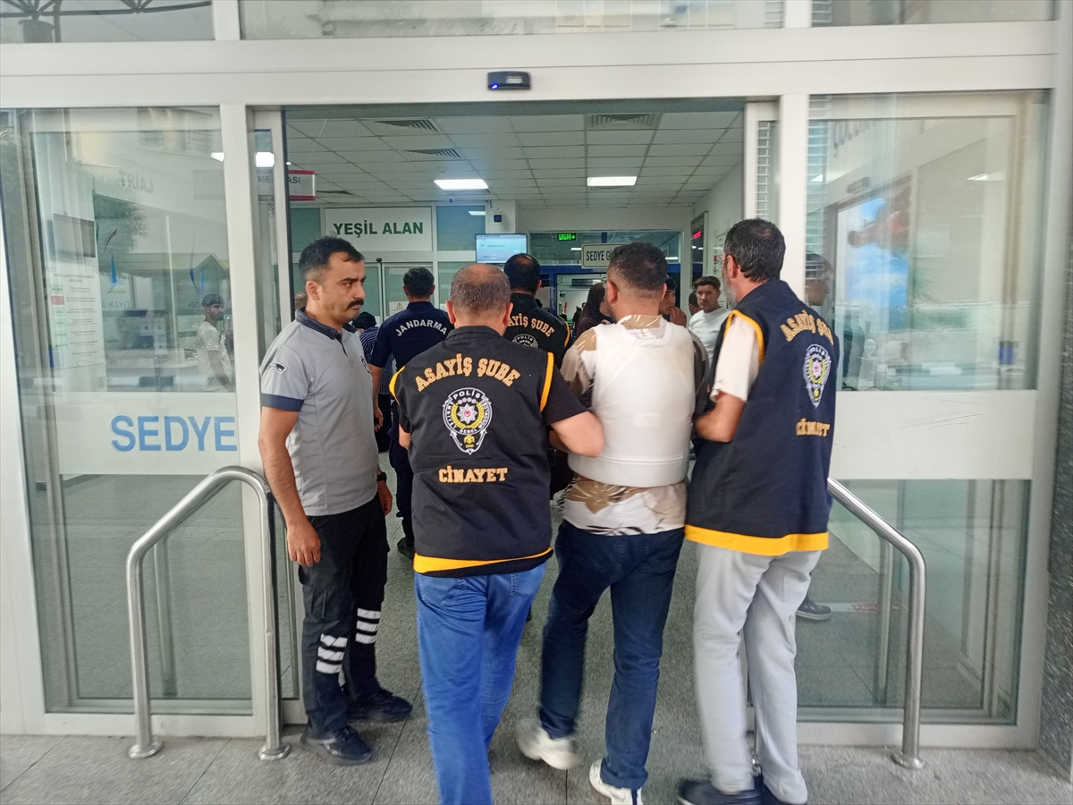Manisa'da silahlı saldırı: Baba ve oğlu öldü, şüpheli yakalandı