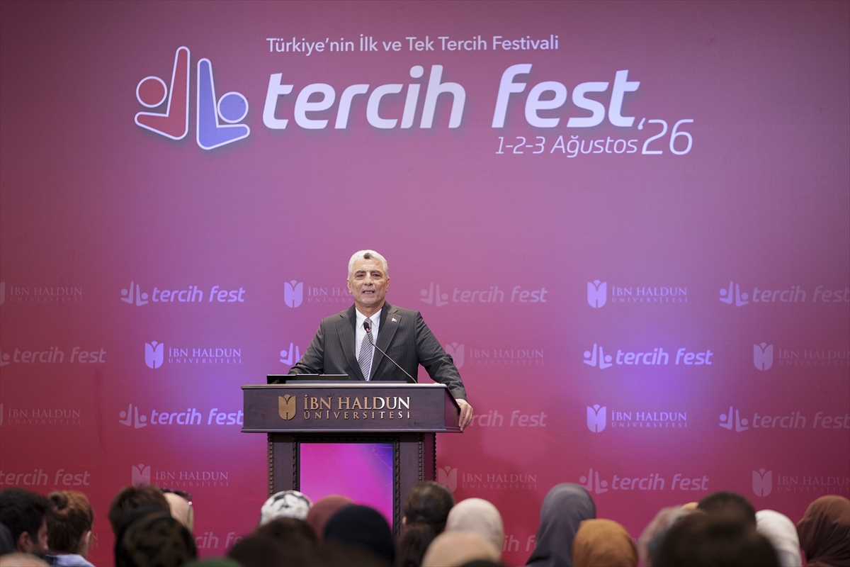 Ticaret Bakanı Ömer Bolat, TercihFest'26'da aday öğrencilerle buluştu:
