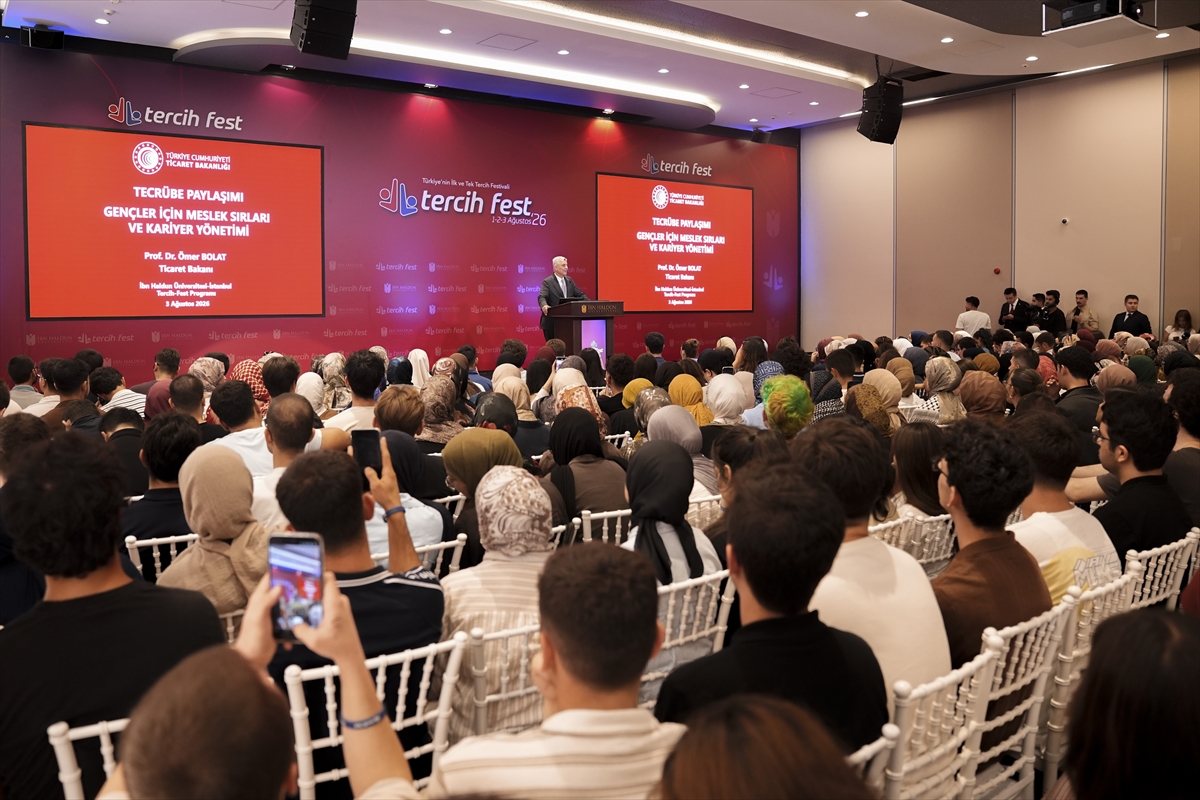 Ticaret Bakanı Ömer Bolat, TercihFest'26'da aday öğrencilerle buluştu:
