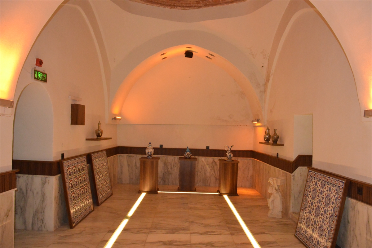 Kütahya'da tarihi hamam yaz sıcaklarında doğal klima görevi görüyor