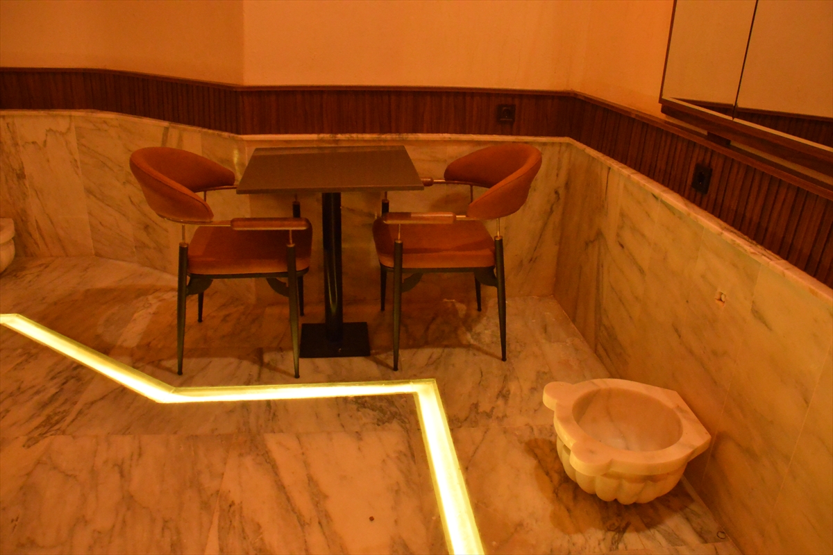 Kütahya'da tarihi hamam yaz sıcaklarında doğal klima görevi görüyor