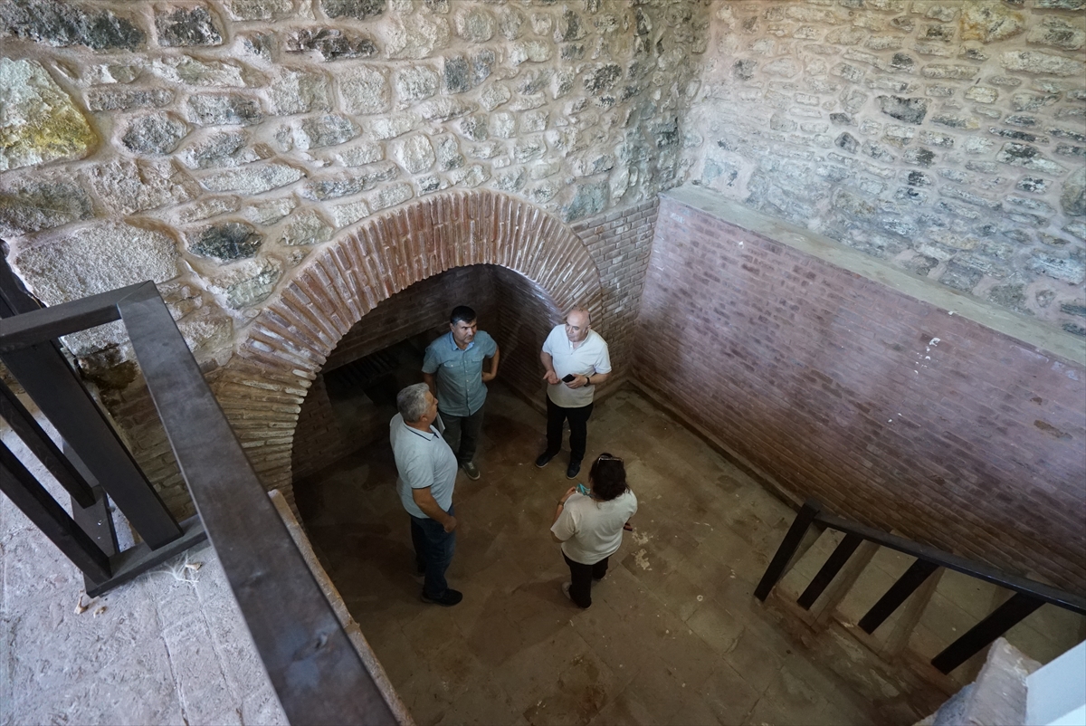 Kütahya'da tarihi hamam yaz sıcaklarında doğal klima görevi görüyor