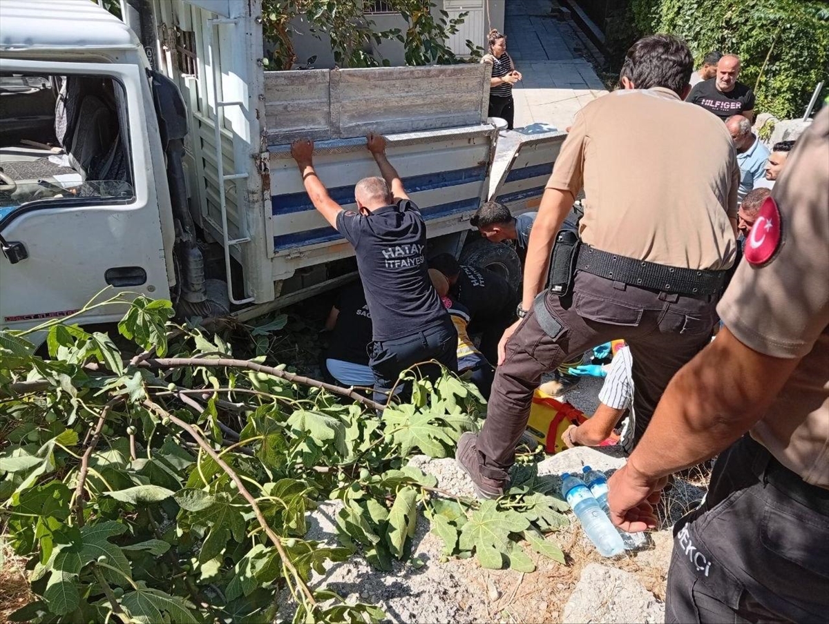 Hatay'da kamyonet devrildi: Sakine Altınöz yaşamını yitirdi