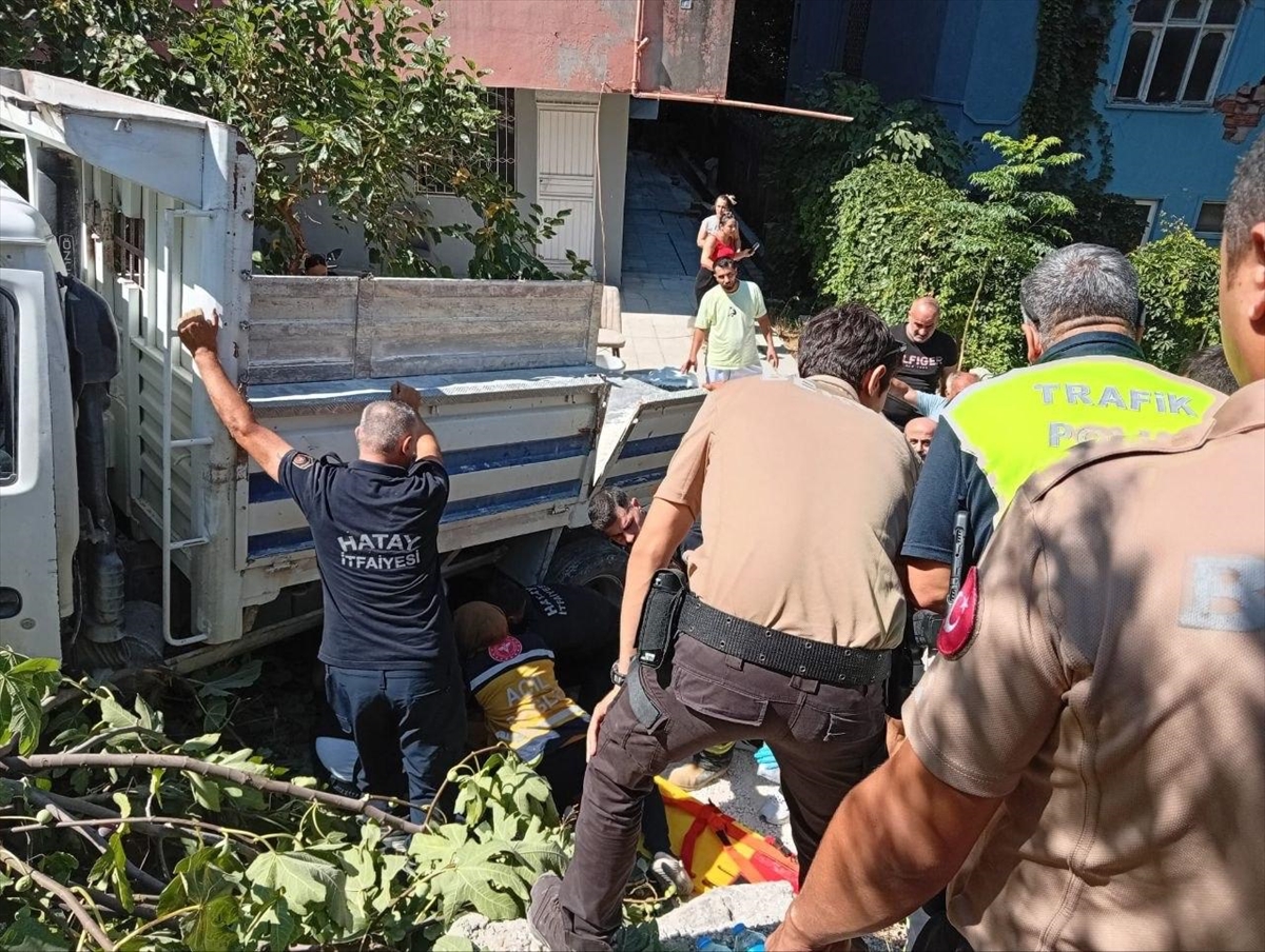 Hatay'da kamyonet devrildi: Sakine Altınöz yaşamını yitirdi