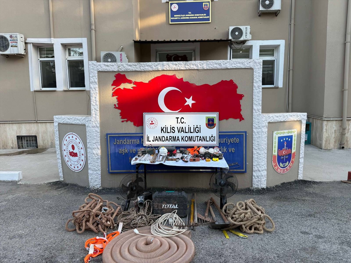 Kilis'te kaçak kazı yapan 4 şüpheli suçüstü yakalandı