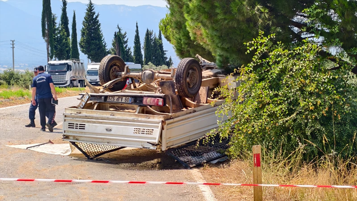 Aydın'da devrilen kamyonetteki 3 kişi öldü
