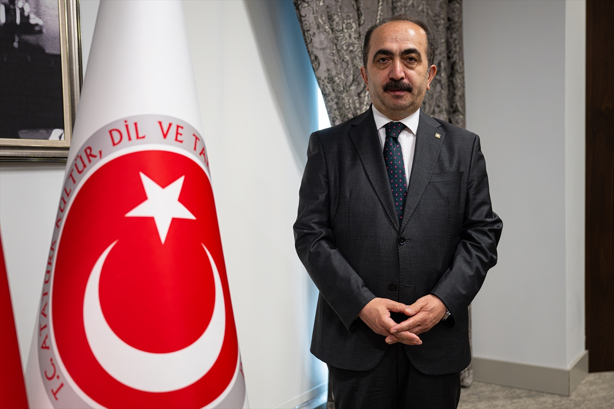 Prof. Dr. Yüksel Özgen: Türk Tarih Sözlüğü mobil uygulamada