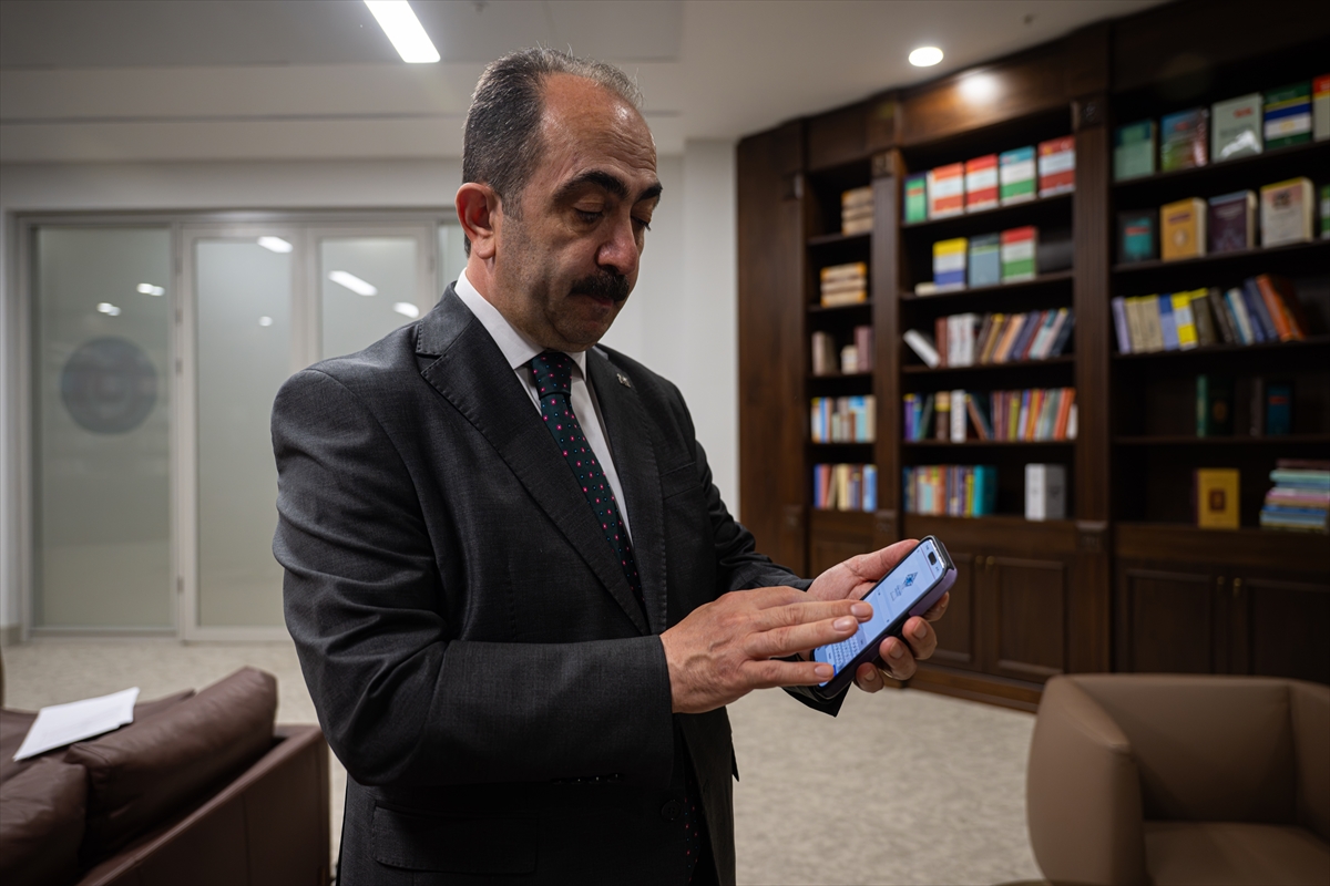 Prof. Dr. Yüksel Özgen: Türk Tarih Sözlüğü mobil uygulamada