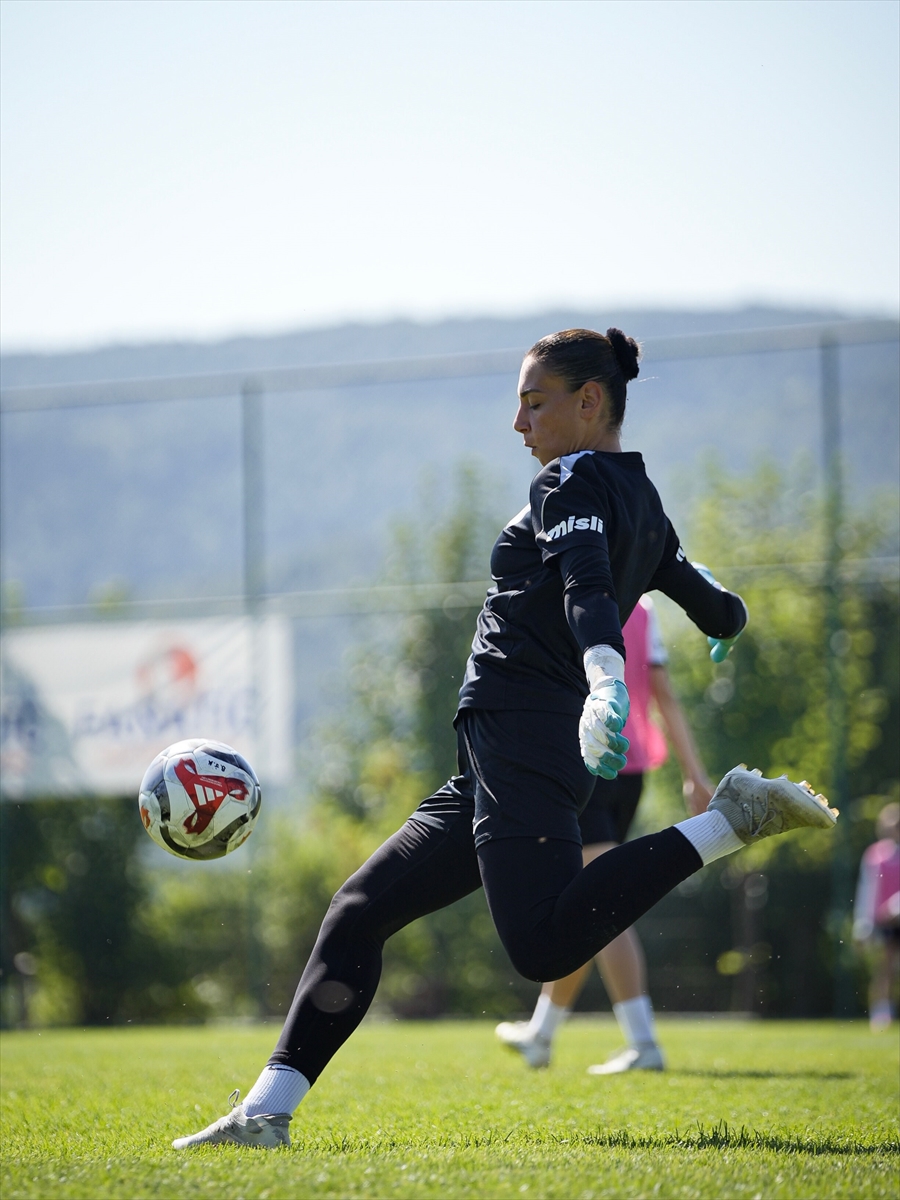 Beşiktaş Kadın Futbol Takımı Bolu'da yeni sezona hazırlanıyor