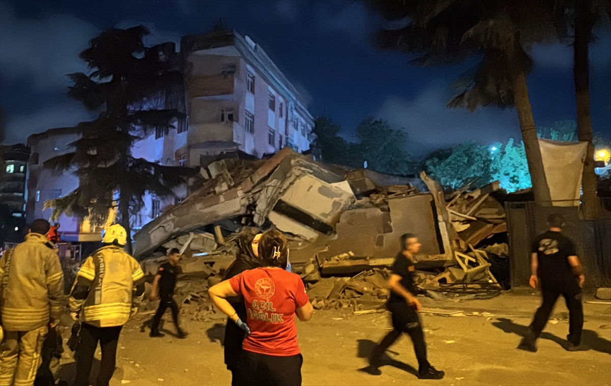 Bahçelievler'de 4 katlı bina çöktü