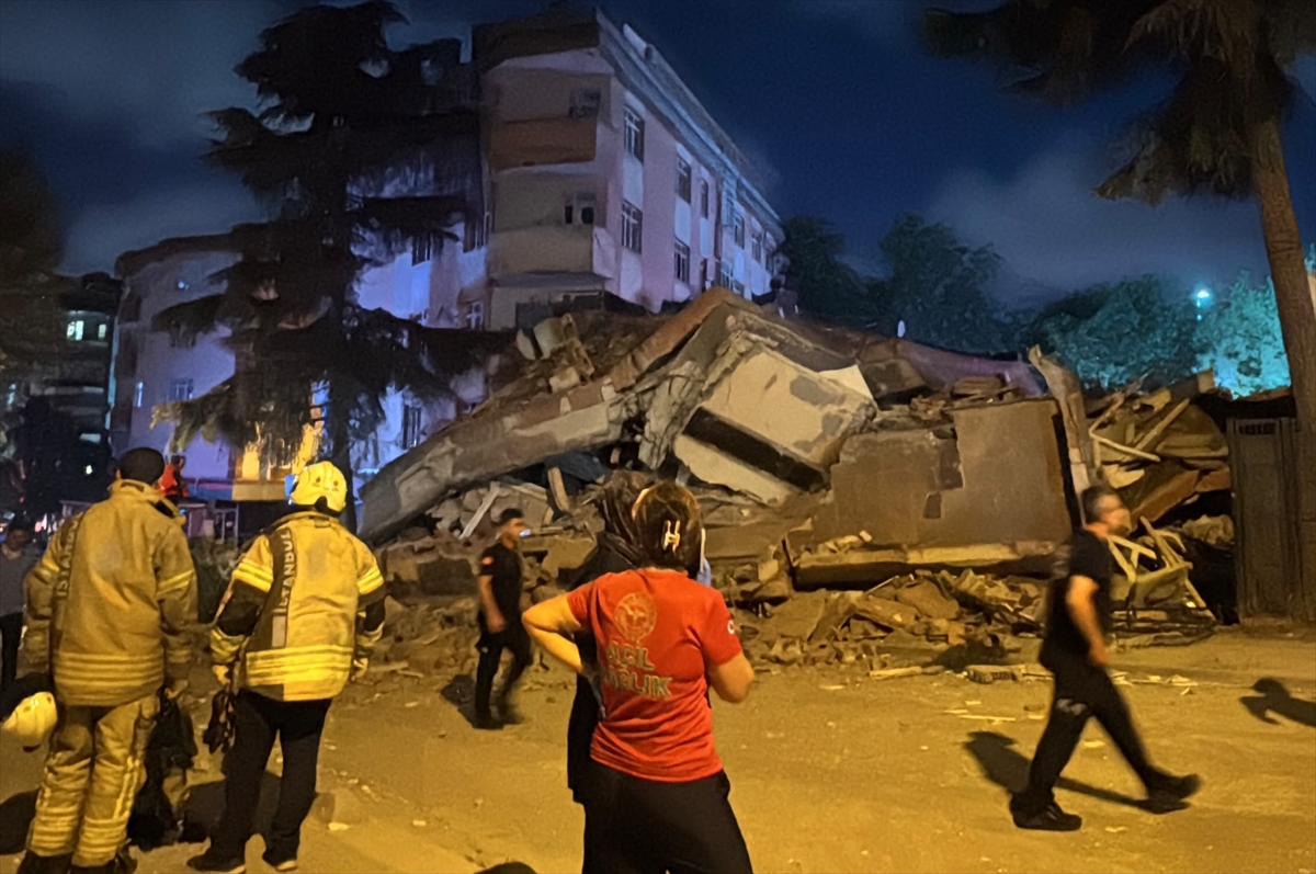Bahçelievler'de 4 katlı bina çöktü