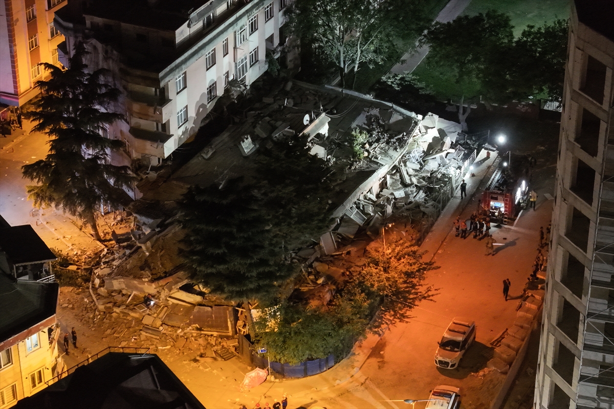 GÜNCELLEME - Bahçelievler'de boşaltılan 4 katlı bina çöktü