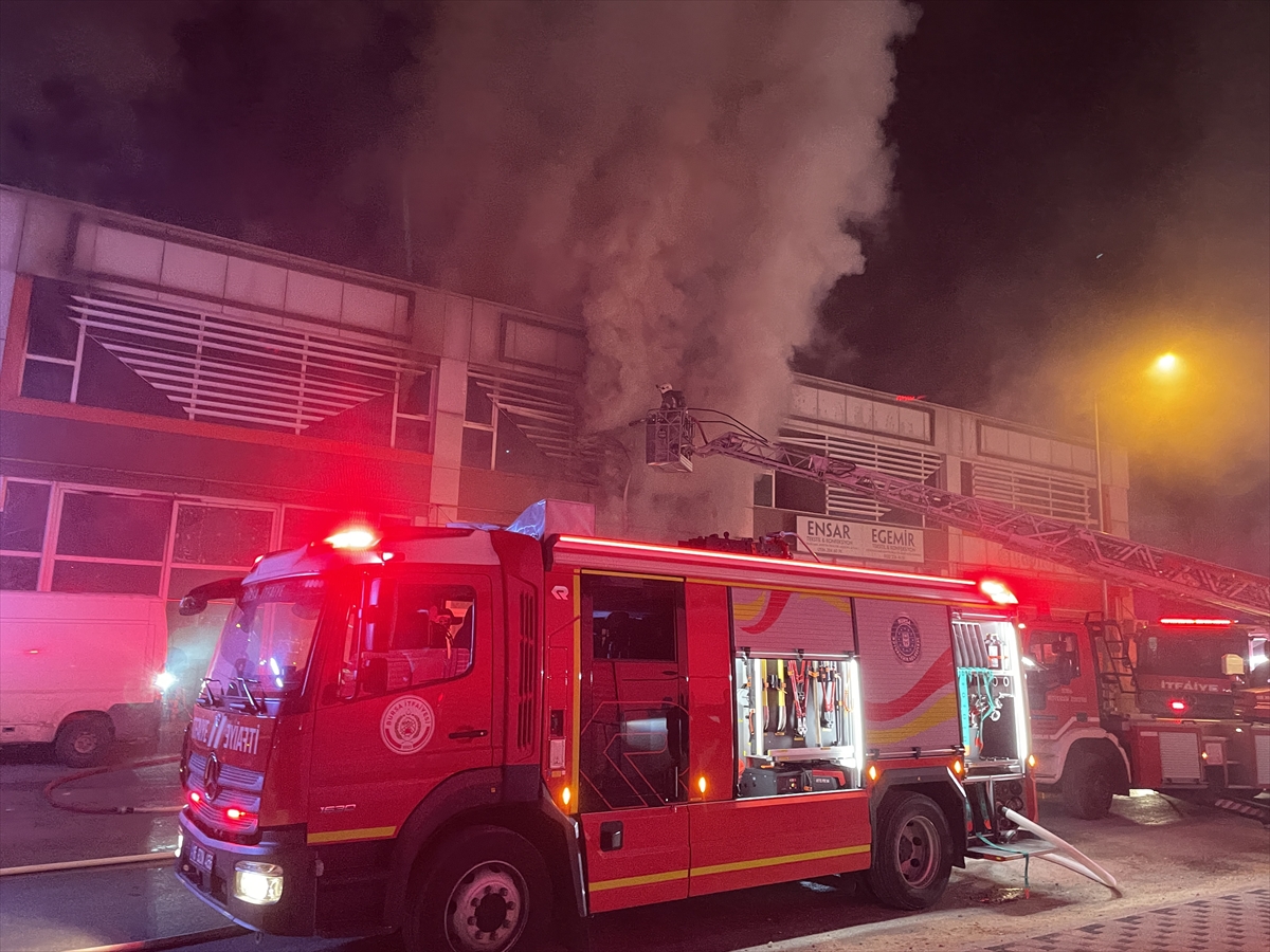 Bursa'da iş yeri yangını: İtfaiye 2 saatte kontrol altına aldı