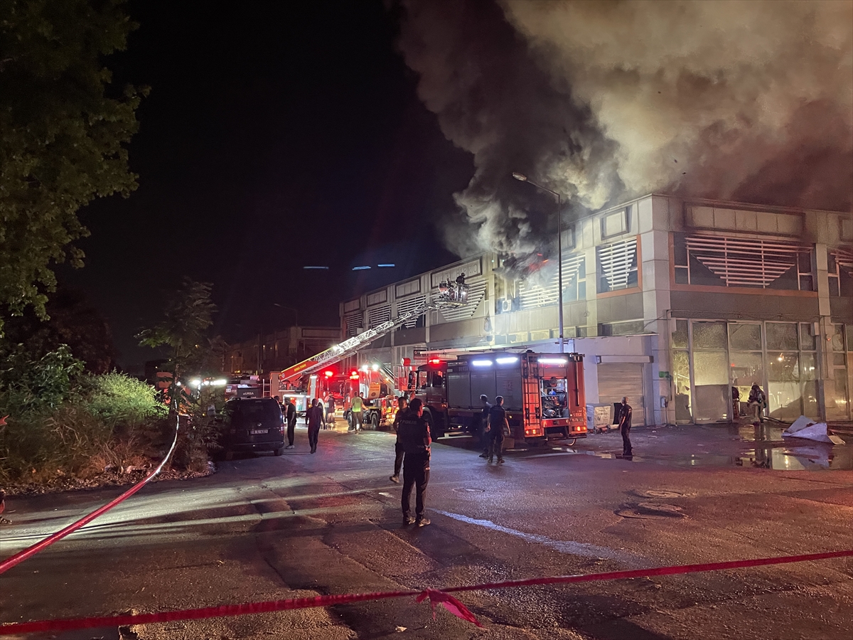 Bursa'da iş yeri yangını: İtfaiye 2 saatte kontrol altına aldı
