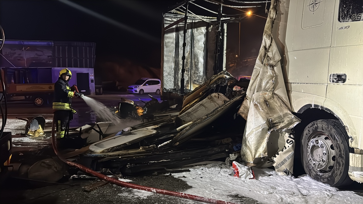 Bolu Dağı Tüneli'nde tırın dorsesinde çıkan yangın söndürüldü