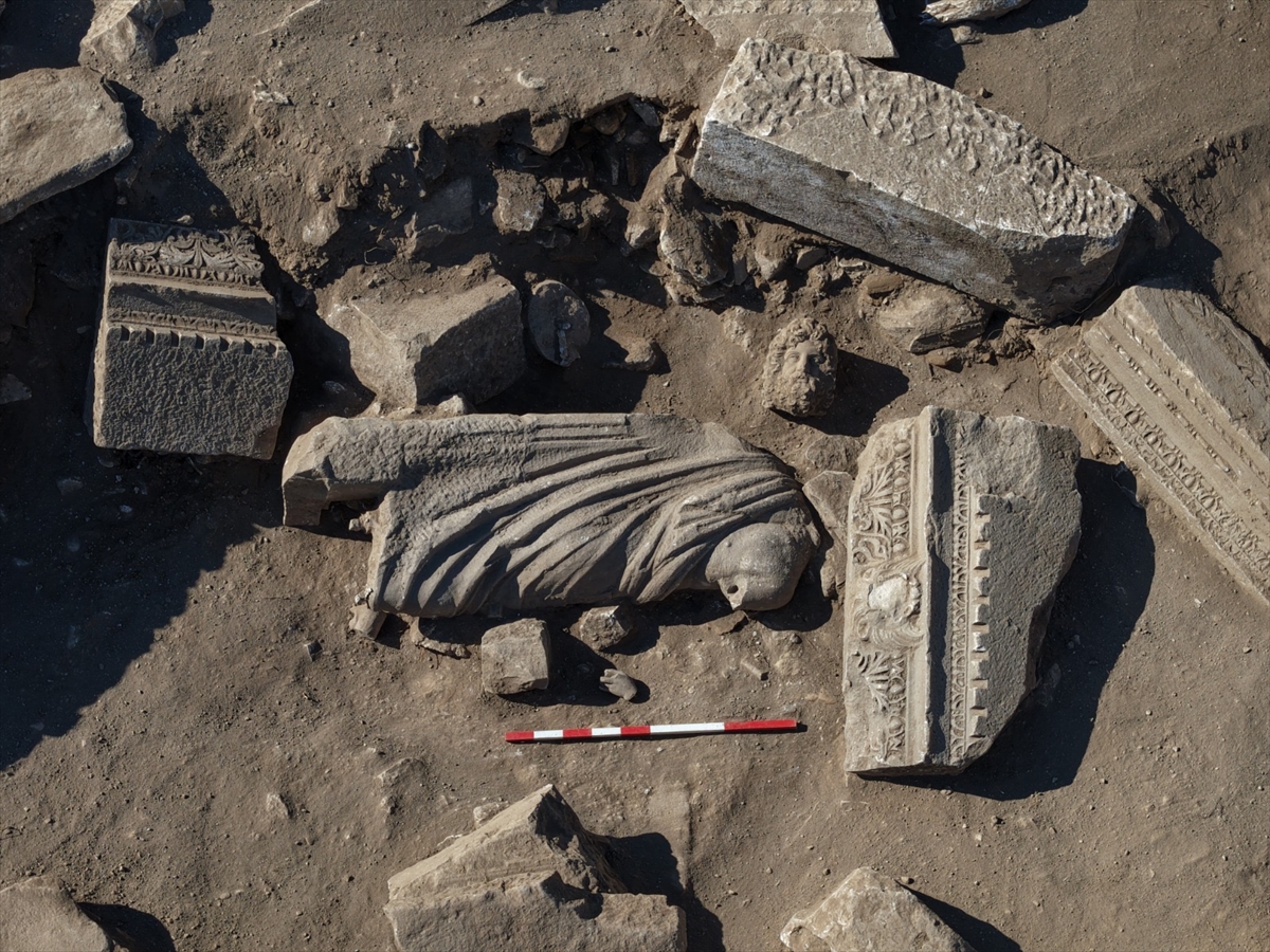 Bakan Ersoy: Aspendos'ta 1800 yıllık Asklepios heykeli bulundu