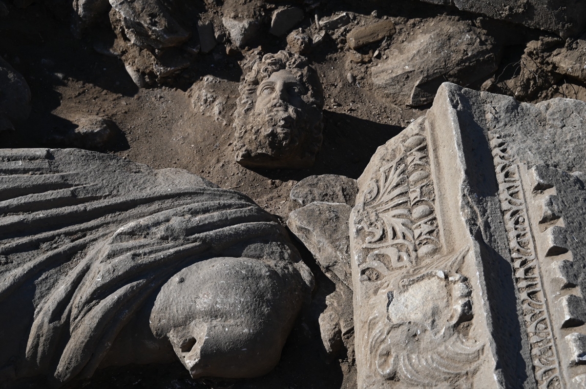 Bakan Ersoy: Aspendos'ta 1800 yıllık Asklepios heykeli bulundu