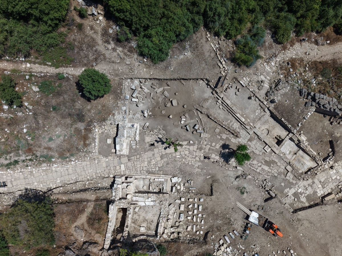 Bakan Ersoy: Aspendos'ta 1800 yıllık Asklepios heykeli bulundu
