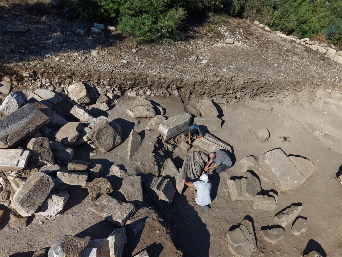 Bakan Ersoy: Aspendos'ta 1800 yıllık Asklepios heykeli bulundu