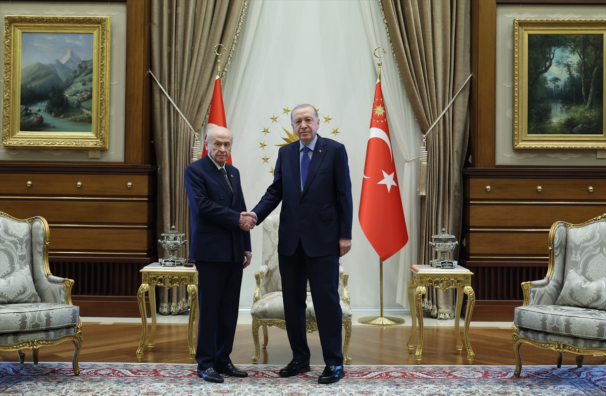 Cumhurbaşkanı Erdoğan: Bahçeli'yi Külliye'de kabul etti