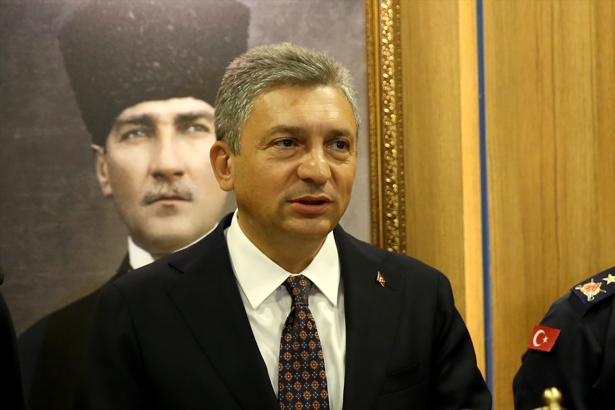 Vali Hulusi Şahin: Antalya'da orman yangını yarıya indi