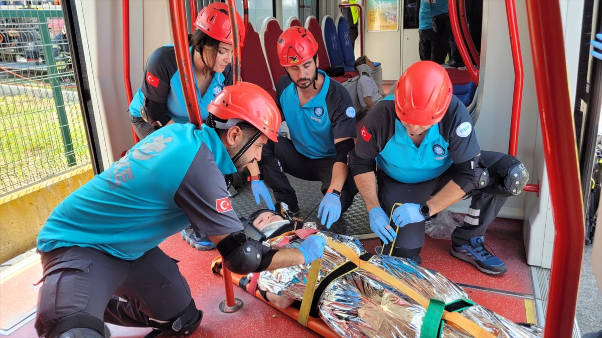 Samsun'da UMKE Haftası: Tramvay kazası tatbikatı düzenlendi