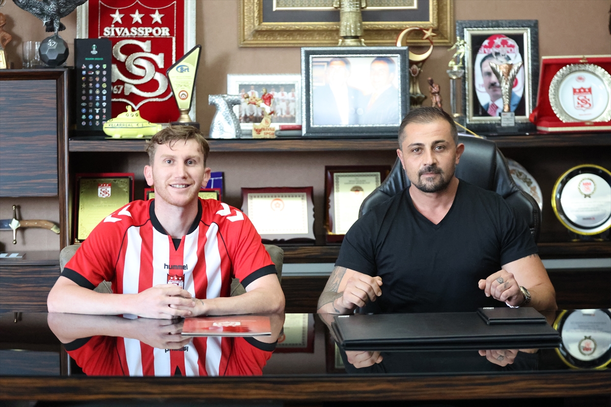 Sivasspor: Transfer tahtası açıldı, 4 isim kadroda