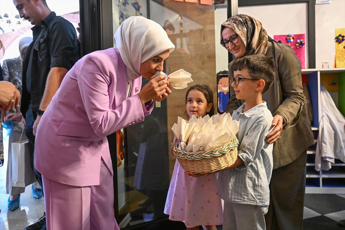 Aile ve Sosyal Hizmetler Bakanı Göktaş Van'da ziyaretlerde bulundu