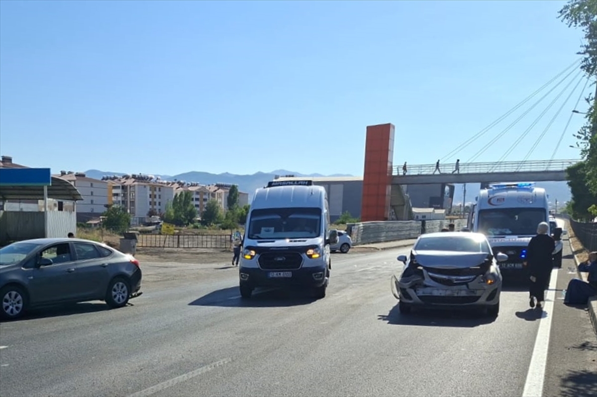 Bingöl'de Zincirleme Kaza: 5 Kişi Yaralandı